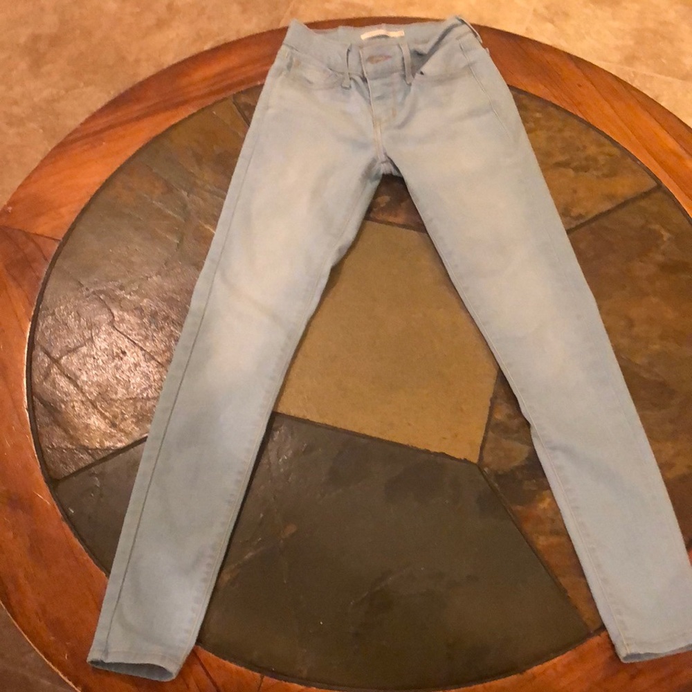 Levi’s - Picture 2 of 3